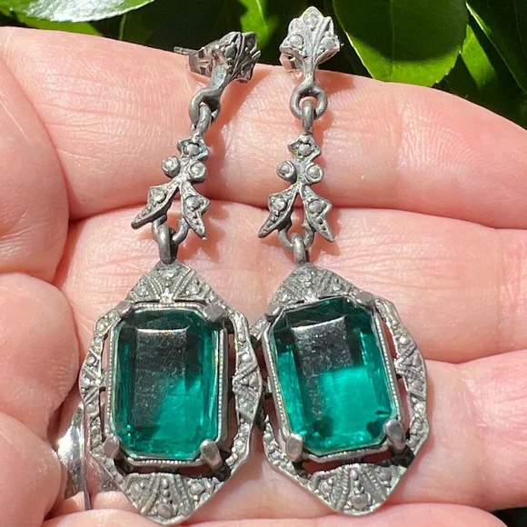 VINTAGE ART DECO STYLE EMERALD GREEN COLOR PASTE DANGLE DROP LONG EARRINGS